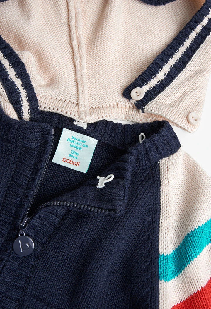 Casaco tricot com capuz do bébé