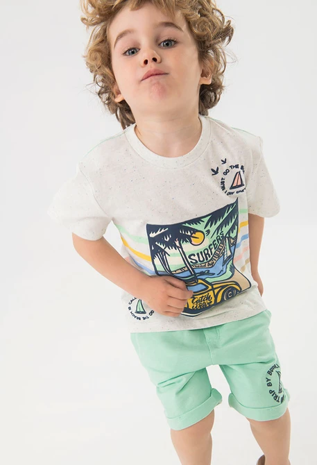 Bermudas en tricot pour bébé garçon de couleur verte.