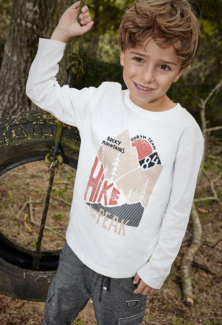 T-shirt garçon en maille blanche