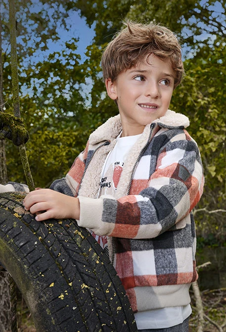 Veste garçon en maille à carreaux