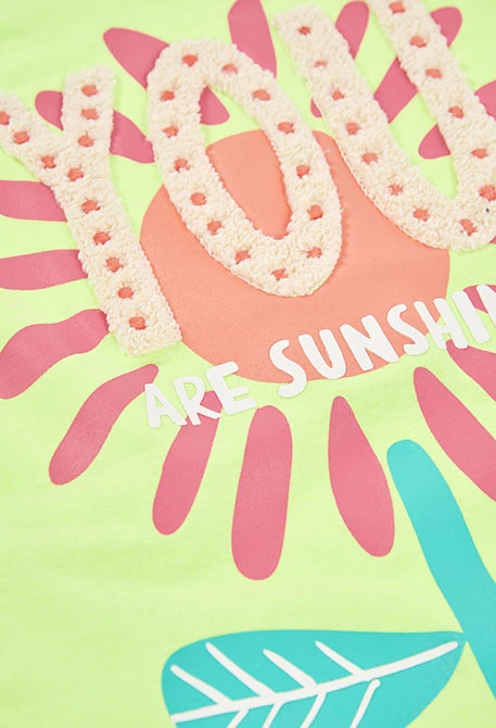 Girl?s short-sleeve cotton T-shirt in green