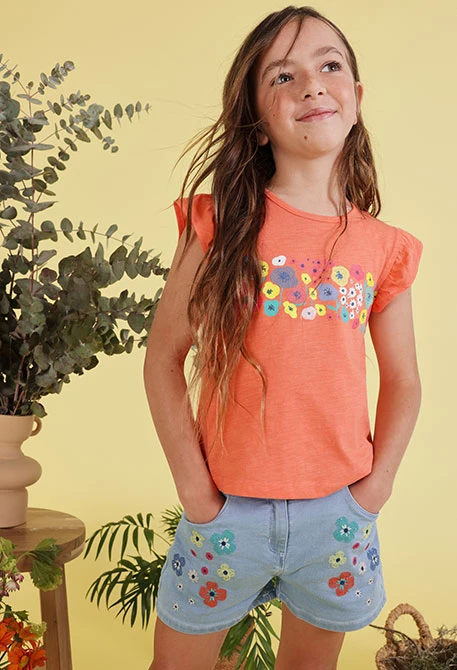 Kurze Jeans mit Blumenmuster