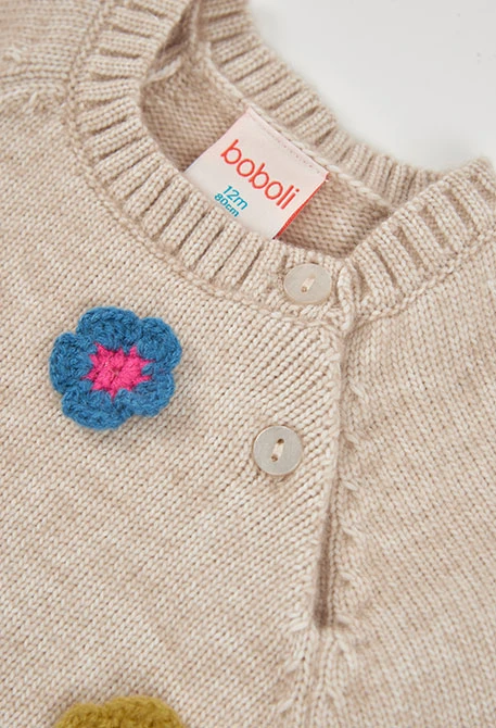 Pull beige fille avec fleurs au crochet