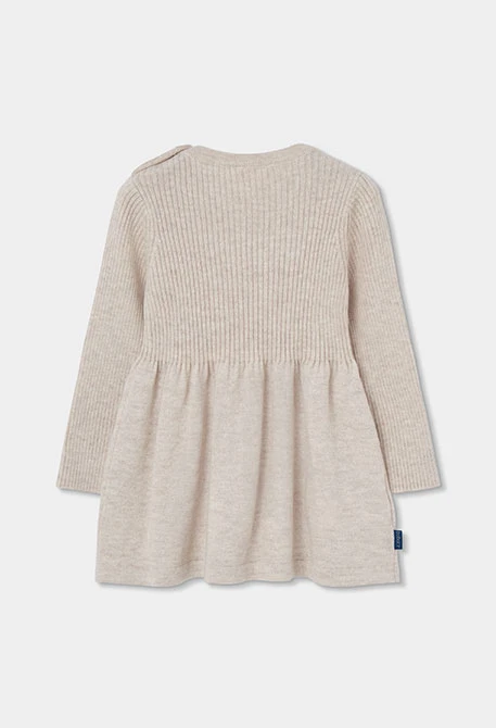 Beiges Kleid mit Häkelblumen