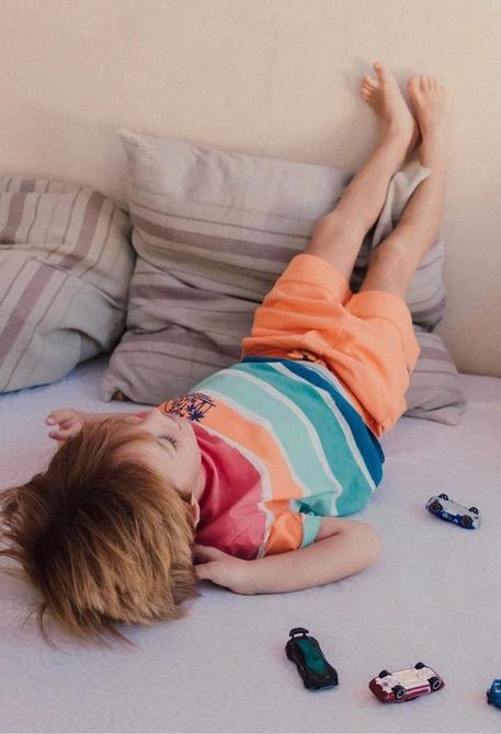 Maglietta a maglia per bambino con stampa multicolore