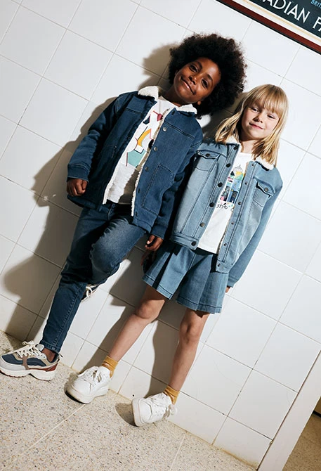 Blauer Strickblouson mit Schiffsaufnäher für Jungen