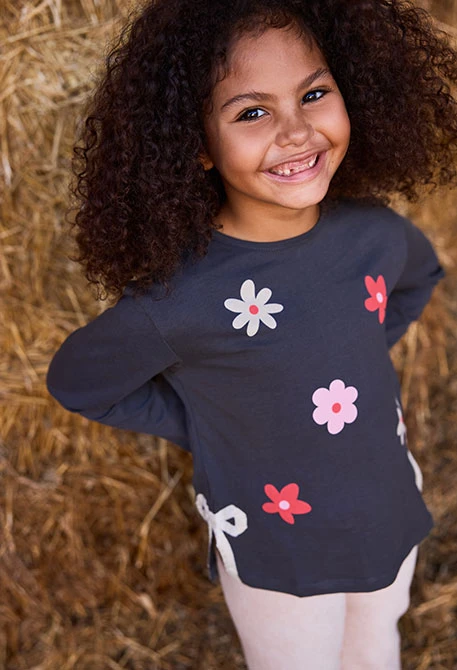 Camiseta punto niña gris estampado flores