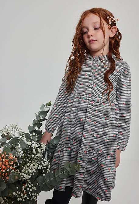 Robe en maille à carreaux et fleurs gris