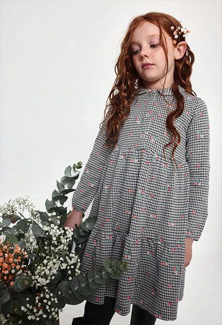 Robe en maille à carreaux et fleurs gris