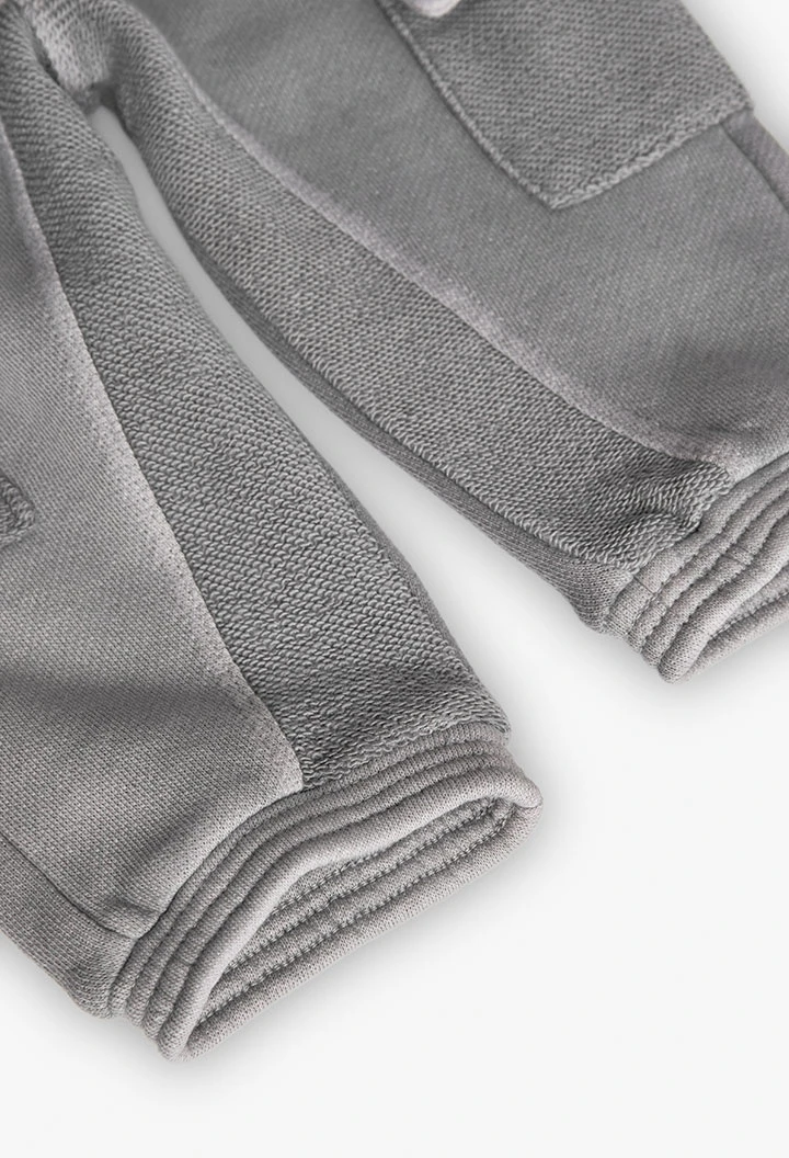 Pantalon de jogging pour bébé garçon de couleur grise.