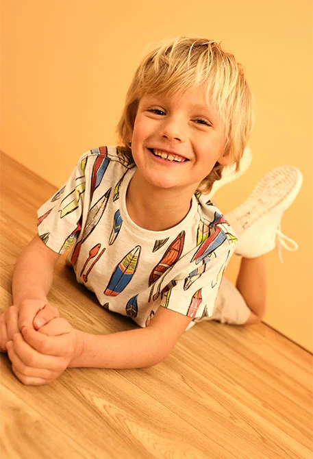 Knitted baby boy t-shirt with surfer print