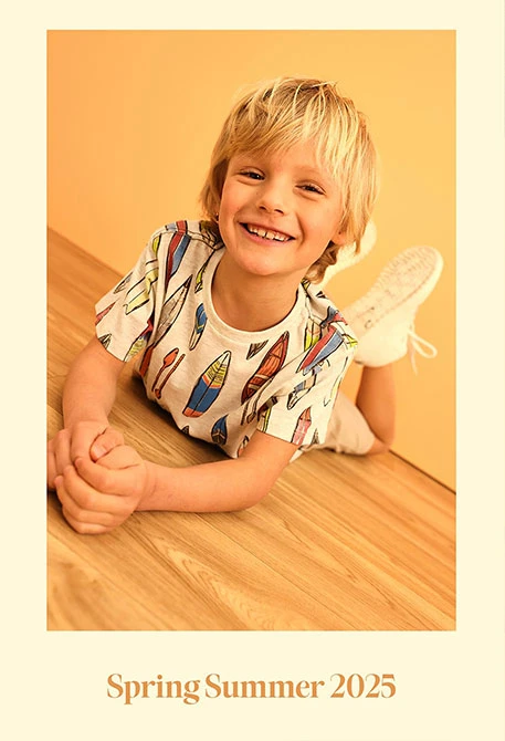 Knitted baby boy t-shirt with surfer print