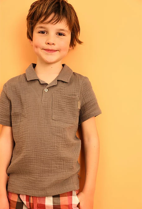 Polo in maglia per bambino in colore grigio scuro