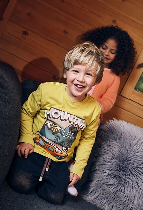 Olivgrünes, bedrucktes Jungen T-Shirt