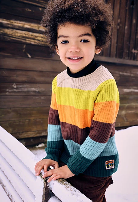 Pull garçon à rayures multicolores