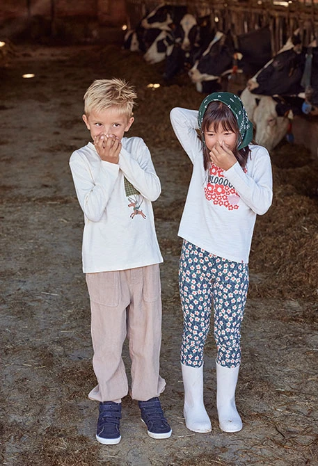 Pantalón felpa niña estampado flores verde