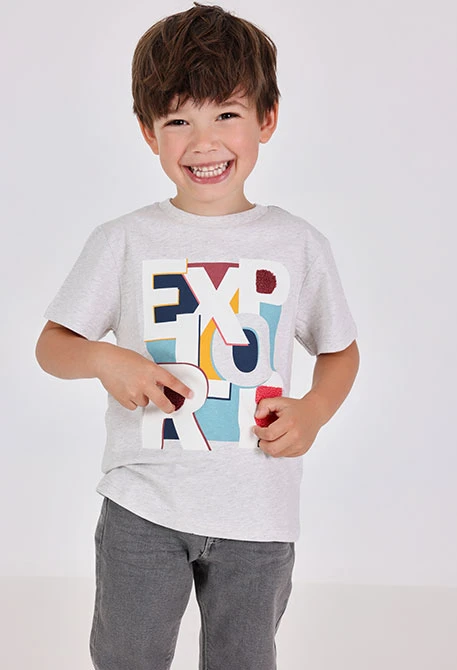 Jungen-T-Shirt aus rohweißem Strick mit Buchstaben