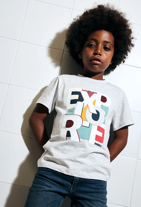 Camiseta niño de punto crudo letras