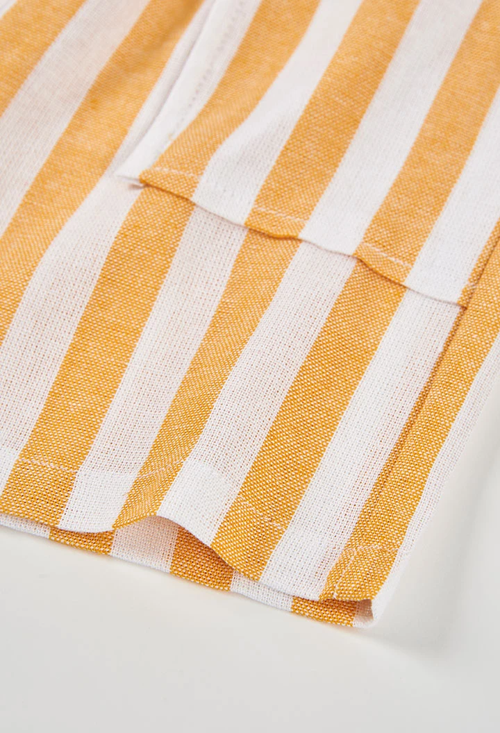 pantalons curts de lli de ratlles blanques i grogues