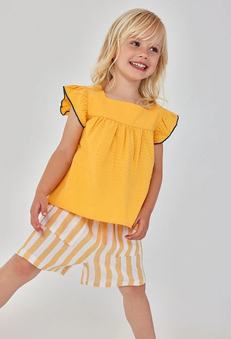 short en lin rayé blanc et jaune