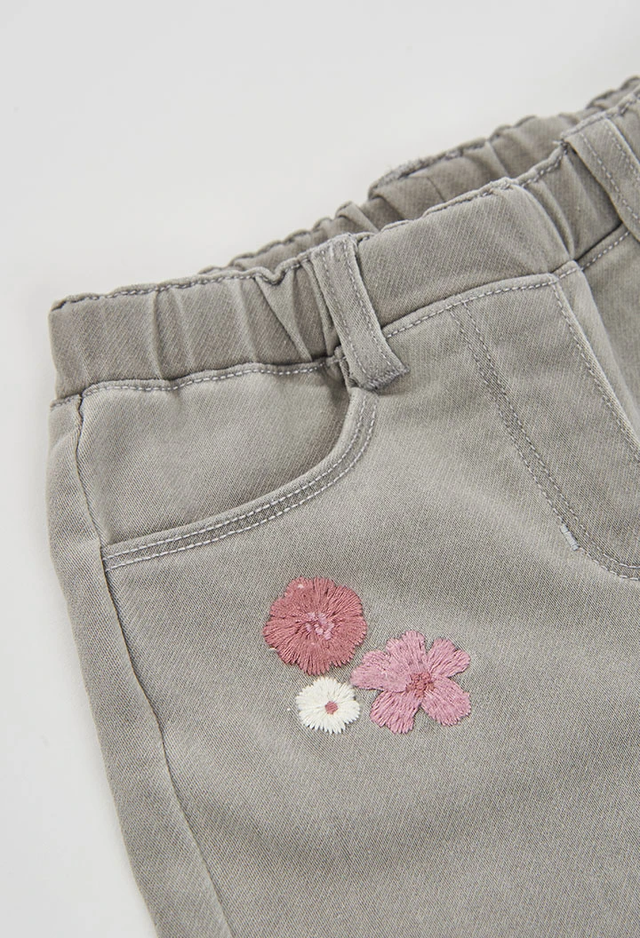 Pantalón denim niña gris bordado de flores