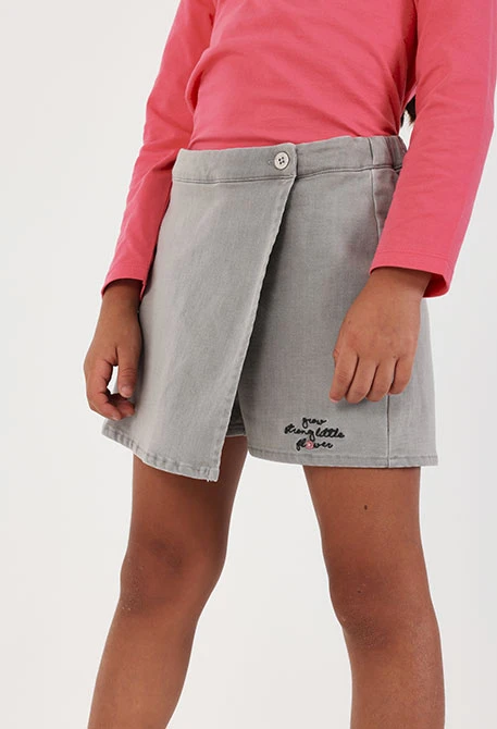 Falda-short denim gris con bordado