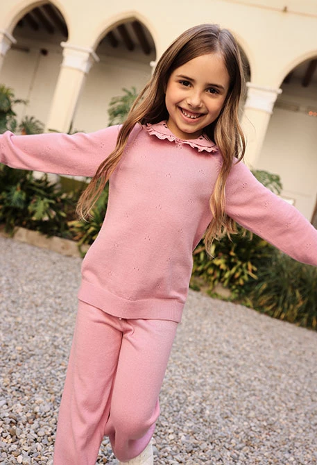 Mädchen-Pullover in Rosa mit besticktem Blumenkragen