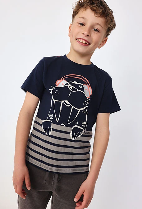 T-shirt en maille pour bébé garçon de couleur bleu marine avec imprimé.