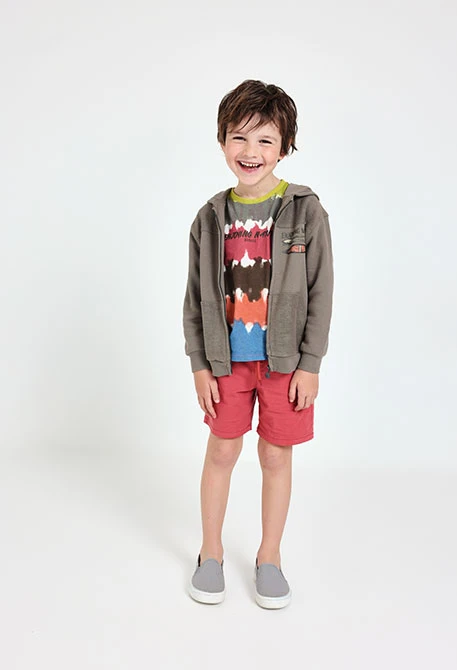Elastische Gabardine-Bermudashorts für Jungen in Granatfarbe