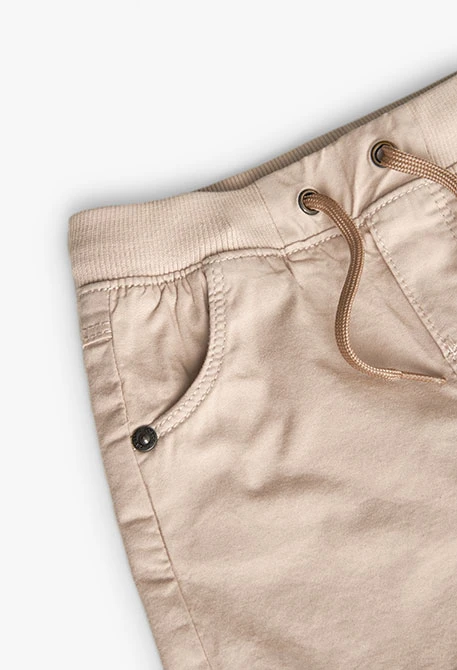 Bermudas de gabardina elástica para bebé menino em cor bege
