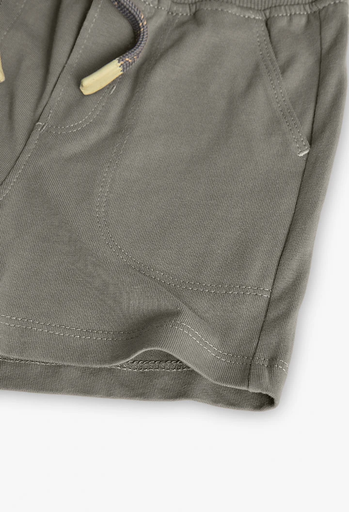Bermuda basic in maglia per bambino in colore marrone.