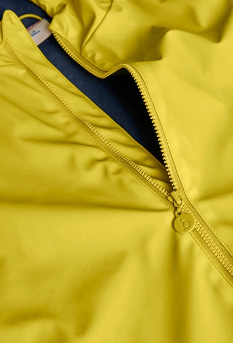 Impermeabile con cappuccio giallo
