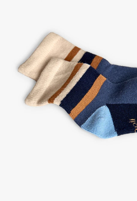 Pack gestrickte Socken mit Tiermotiv