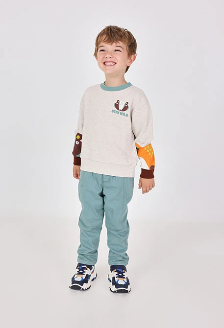 Grüne elastische Strickhose für Jungen