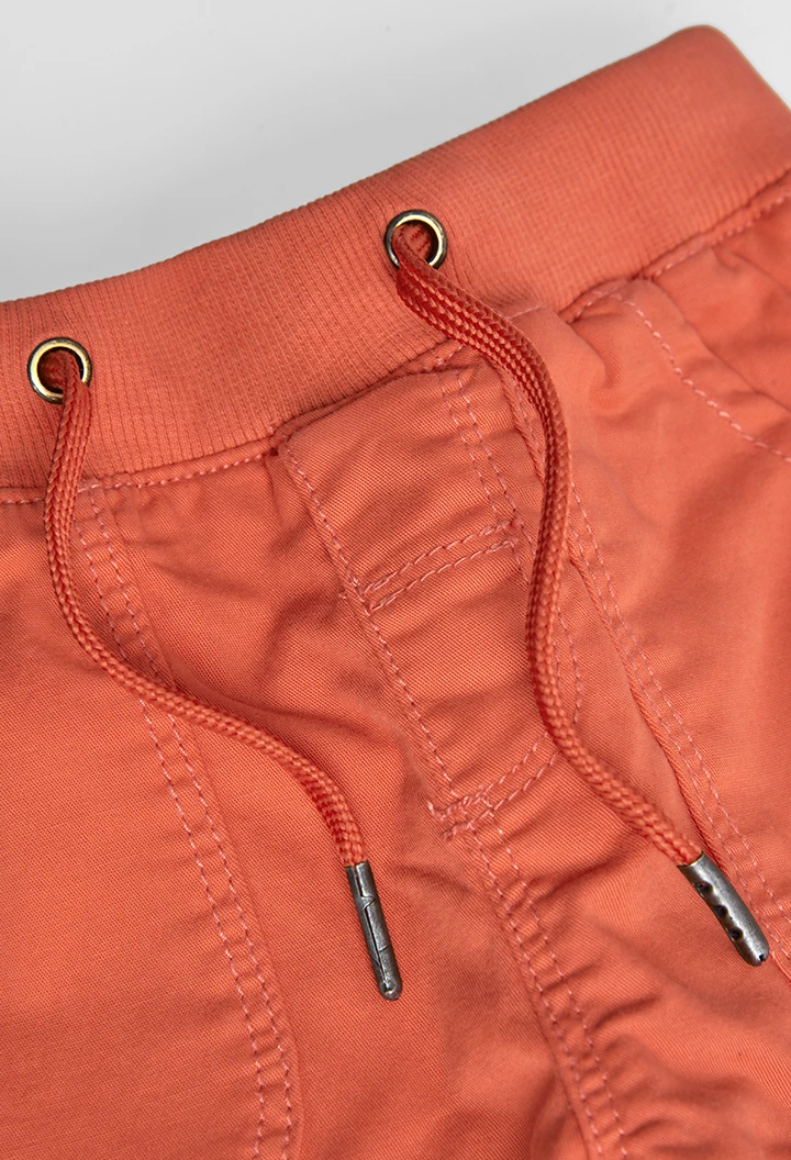 Pantalón gabardina elástica de bebé rojo -BCI