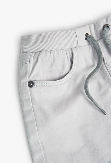 Gabardine-Bermuda-Shorts, für Baby-Jungen, in Farbe Beige