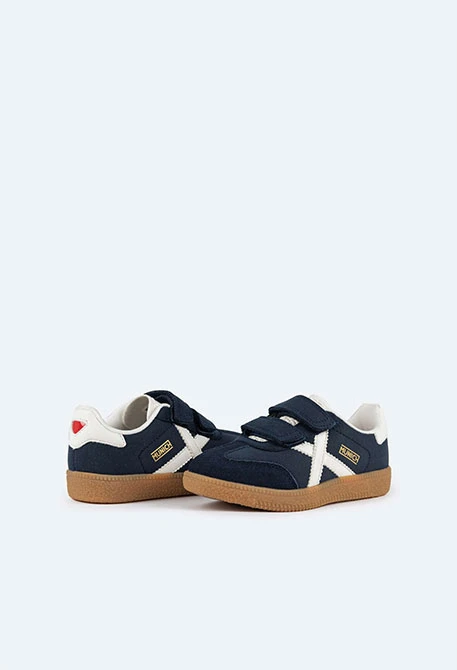 Baskets Munich bleu marine avec croix blanche