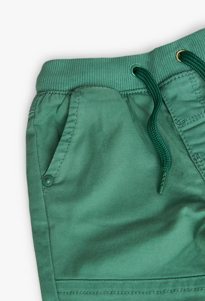 Pantalón básico elástico para bebé niño en verde