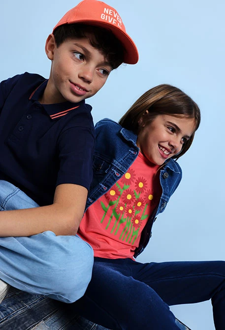Maglietta elastica a maglia per bambina colore fragola
