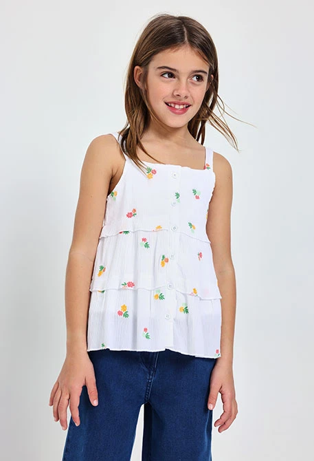 Top de bambula para menina com desenho de flores em cor branca.