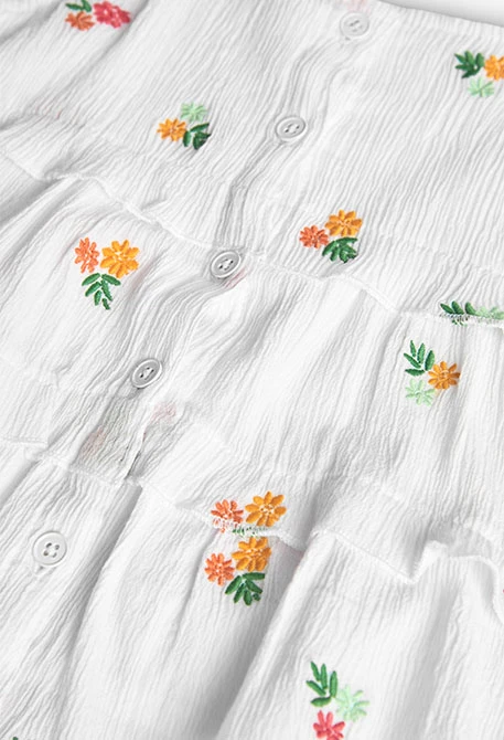 Top en bambula pour fille avec motif floral en blanc.