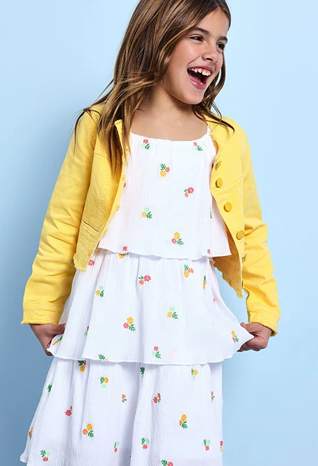 Vestido de bambula para menina com design de flores em cor branca