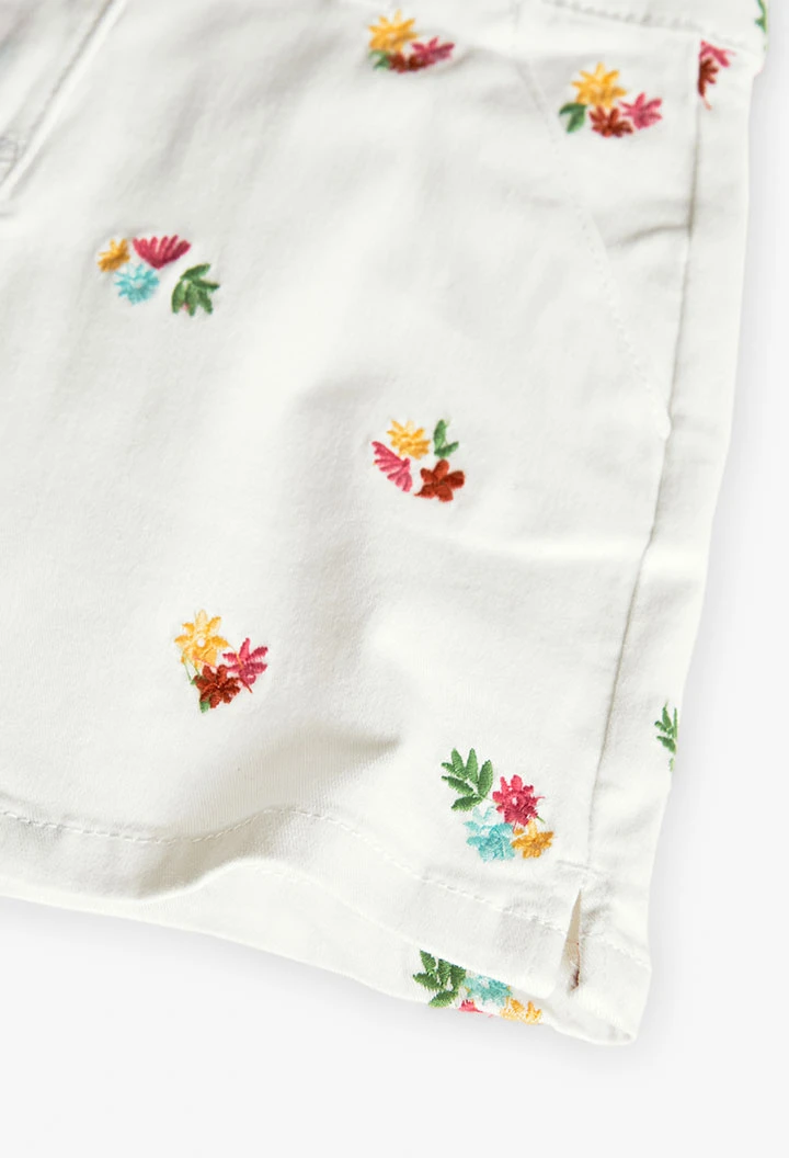 Bermuda en maille pour fille en blanc avec un motif de fleurs