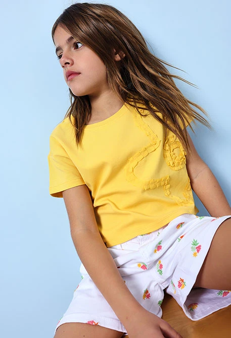 Bermuda en maille pour fille en blanc avec un motif de fleurs