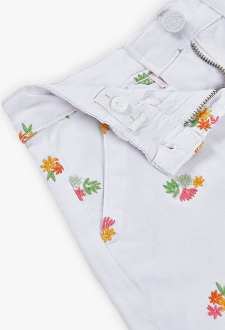 Bermudas de punto para niña en color blanco con diseño de flores
