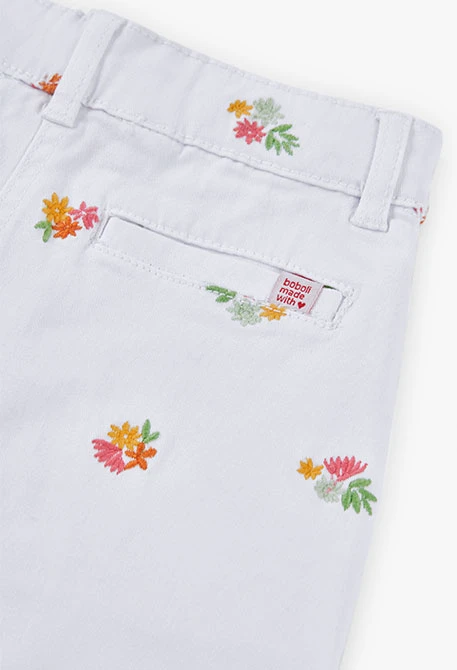 Bermudas de punto para niña en color blanco con diseño de flores