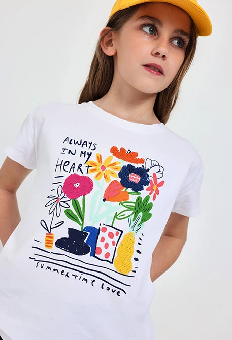 Camiseta de punto para niña en blanco con estampado de flores