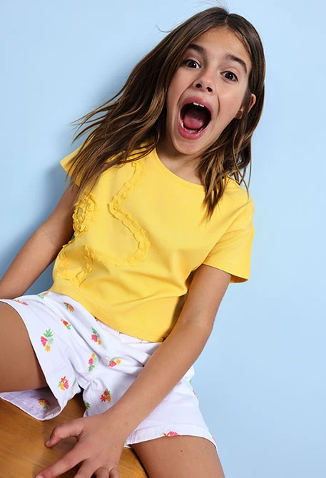 Maglietta a maglia per bambina in colore giallo