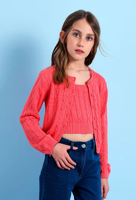 Maglione in maglia per bambina in colore fragola.