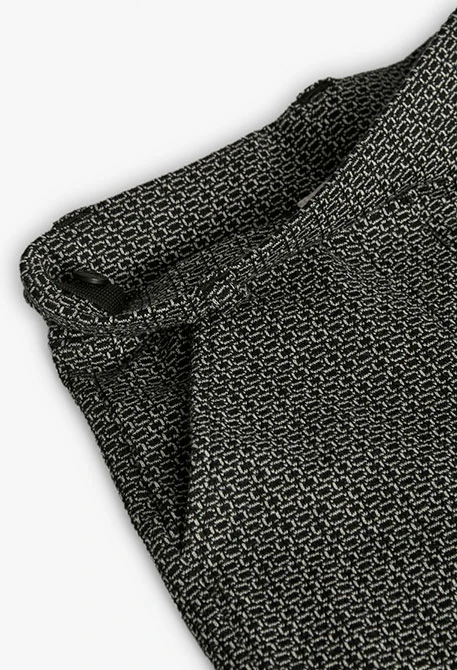Mädchenhose aus schwarzem geometrischem Strickstoff
